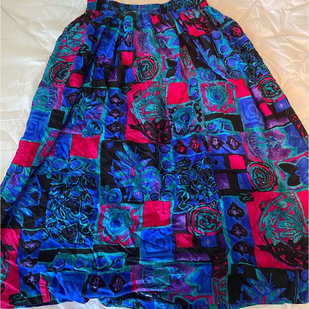 Vintage 80s style knee-length midi skirt